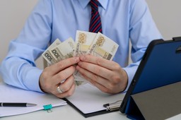 zmiany od 1 maja 2026: wyższe świadczenia, dodatki i nowe wypłaty dla