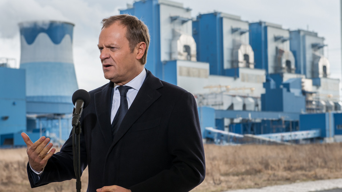 Budowa nowych bloków energetycznych w Elektrowni Opole to największa inwestycja przemysłowa w Polsce po 1989 r. - podkreślił premier Donald Tusk podczas uroczystej inauguracji rozbudowy elektrowni. Dodał, że inwestycja jest kluczowa dla bezpieczeństwa energetycznego.