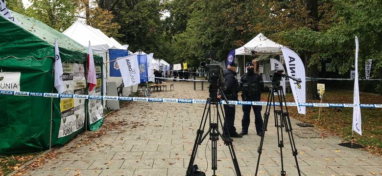 Minister ogłosił porozumienie. Medycy z "białego miasteczka": Nic się nie zmieniło, protest trwa