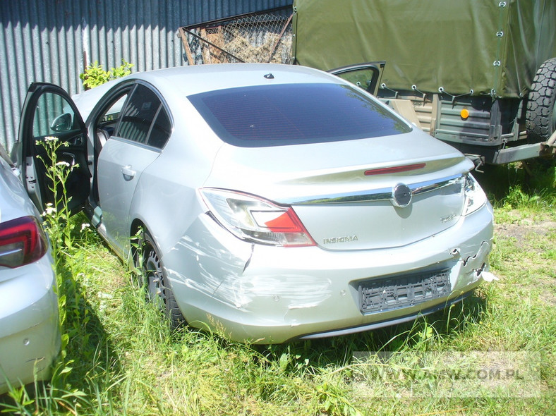 Opel Insignia powypadkowy