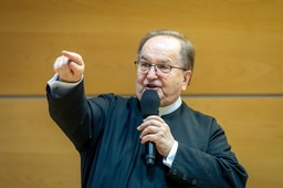 Rydzyk nie zostawił na Nowackiej suchej nitki. Religia punktem zapalnym ostrej krytyki