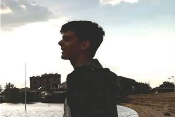 (FOTO) OVO JE POSLEDNJA SLIKA DUŠANA MICIĆA Na mladića naleteo "bmw", on preminuo u bolnici: Sedam dugih godina porodica čeka PRAVDU