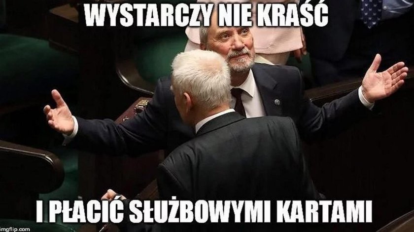 Tyle MON wydało na służbowe karty. MEMY