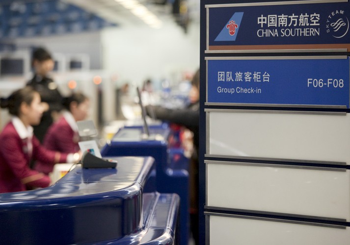 6. China Southern Airlines – największa linia lotnicza Państwa Środka przewiozła w 2011 r. 80,7 mln pasażerów. W listopadzie 2011 r. dysponowała 352 samolotami.