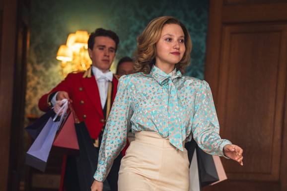 Stiže napeta serija o usponu i padu garderoberke Sare Ferguson: Od Bakingemske palate do osuđenog ubice