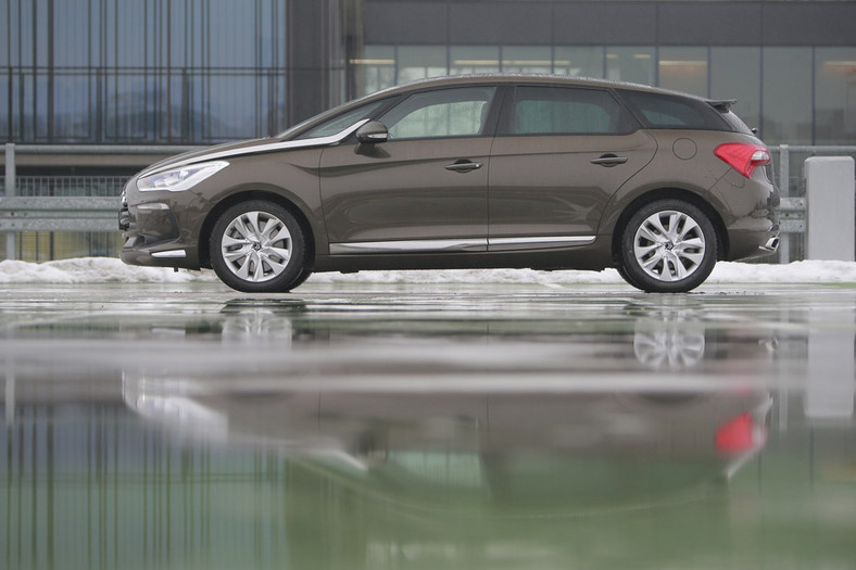 Test Citroena DS5 1.6 THP 200 Sport Chic: elegancka limuzyna