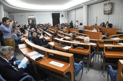 Co z senackimi poprawkami opozycji? Poseł PiS: Zastrzeżenia są pouczające