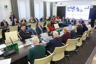 Komisje senackie chcą, by NIK i prokuratura skontrolowały fuzję Orlenu i Lotosu