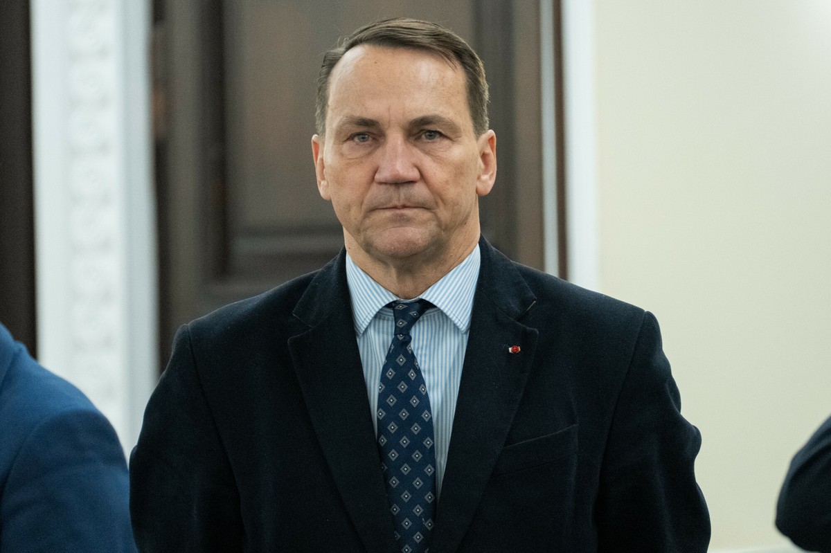 As w rękawie KO? Radosław Sikorski bardziej trafia do wyborców PiS [SONDAŻ]