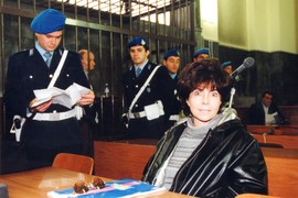 Naručila UBISTVO MUŽA, odležala kaznu i nastavila da se kupa u milionima: CRNA UDOVICA GUČI ponovo u javnosti, uslikana u INVALIDSKIM KOLICIMA