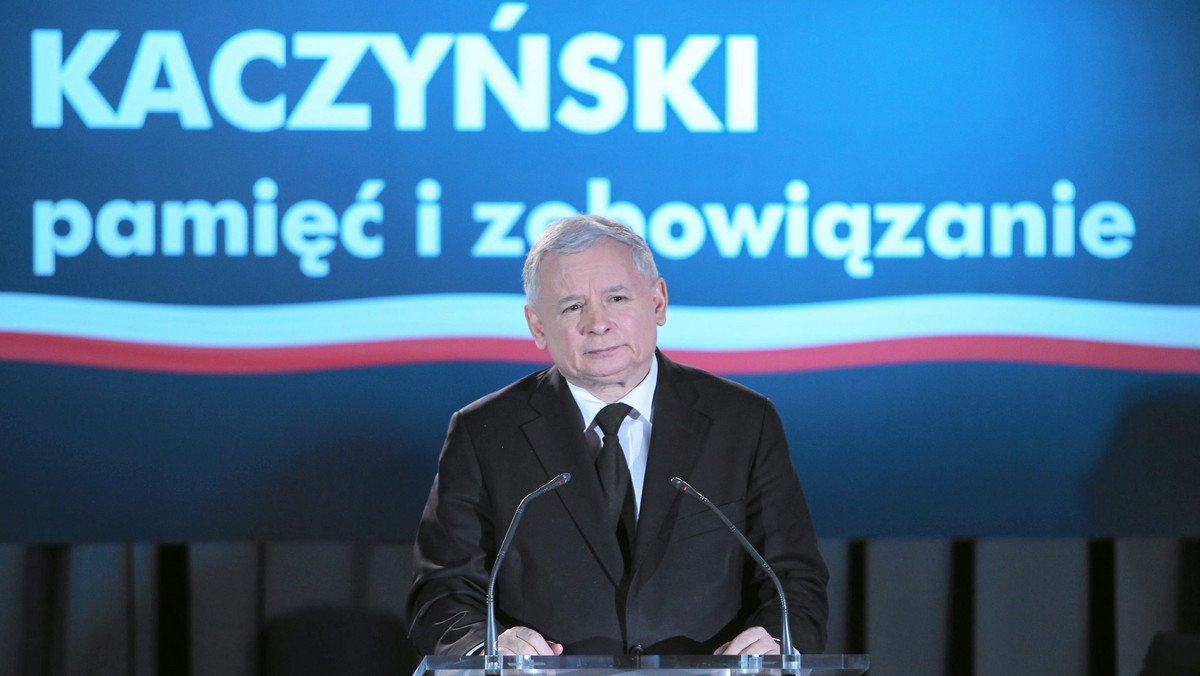 - To, co spotkało go jako prezydenta, wymagało odporności i heroizmu - stwierdził Jarosław Kaczyński na konferencji "Lech Kaczyński - pamięć i zobowiązanie", która miała miejsce w Jachrance pod Warszawą. Według niego jego brat "był głęboko przekonany, że właśnie w Katyniu powinien powiedzieć kilka prawd, przekazać kilka prawd, najbardziej zasadniczych dla naszego narodowego bytu". Uczestnicy konferencji rozważają powołanie ruchu społecznego odwołującego się do dorobku byłego prezydenta. Zapleczem ruchu miałoby być ponad 800 osób działających w komitetach poparcia Jarosława Kaczyńskiego z okresu kampanii prezydenckiej.