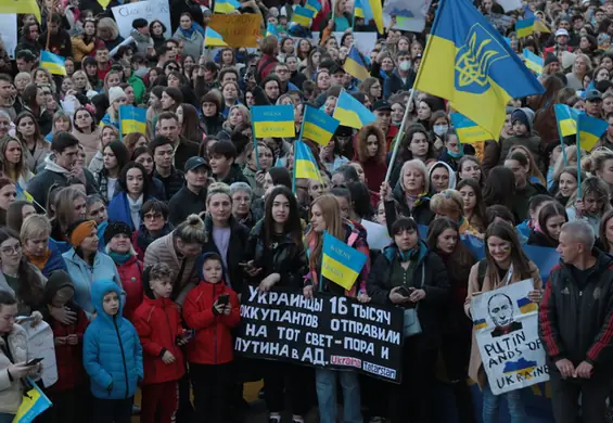 Protest antywojenny w Warszawie. Padli na ziemię, by zwrócić uwagę na śmierć cywilów