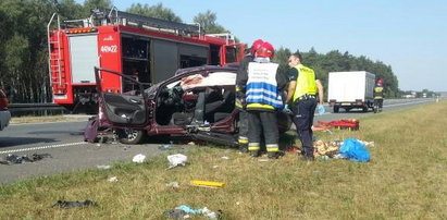 Groźny wypadek na A4. Samochód wjechał w barierki