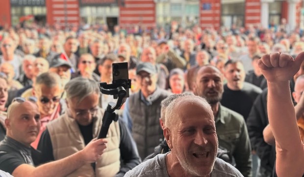 Nemiri ispred Skupštine grada Čačka