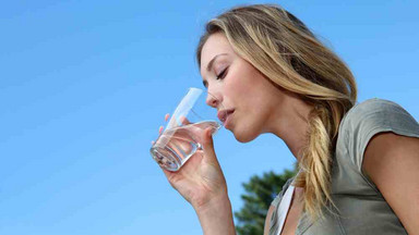 Picie nadmiernej ilości wody może być niebezpieczne dla naszego zdrowia