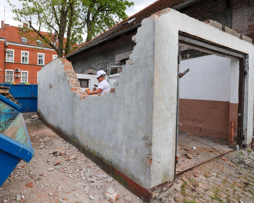 Burmistrz Lublińca rozwalił garaż.