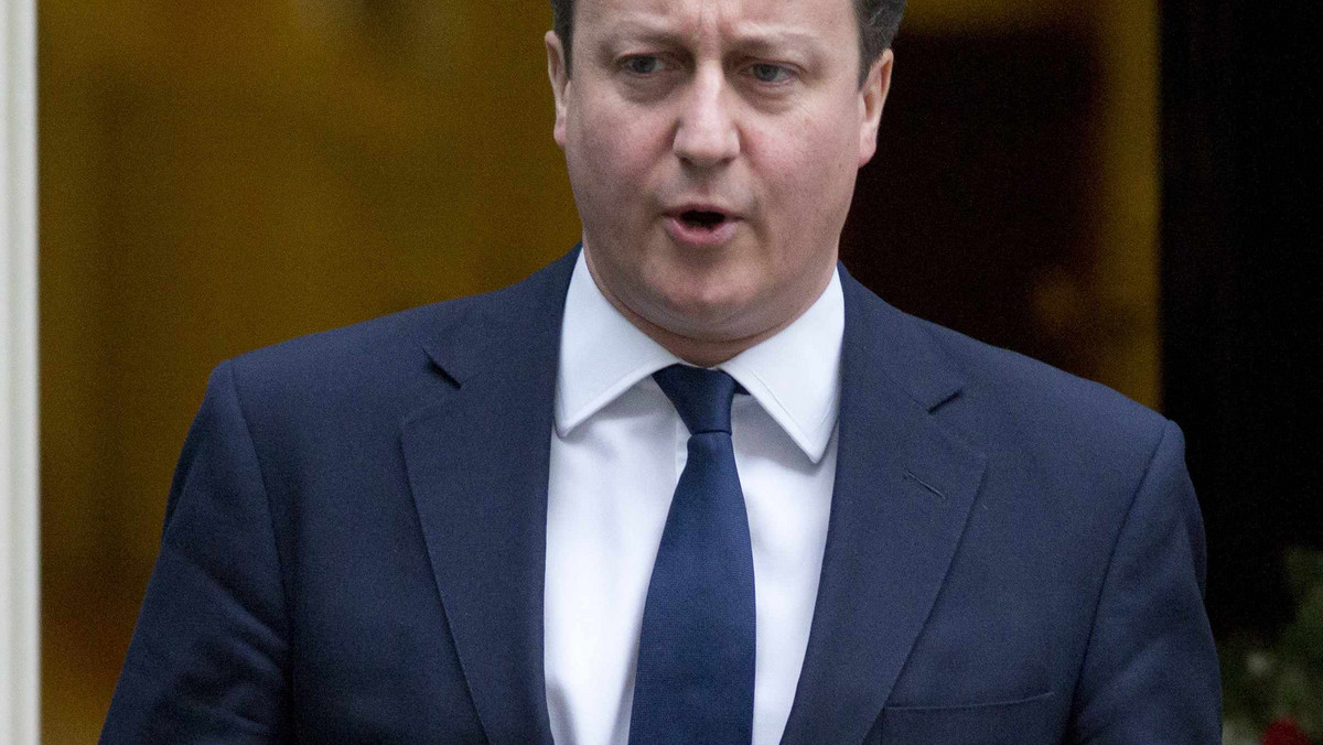 Premier David Cameron uważa, że przeprowadzenie w najbliższym czasie referendum na temat wyjścia W. Brytanii z UE byłoby "fałszywym wyborem". Dodał, że choć W. Brytania "nie zawaliłaby się", gdyby opuściła UE, to w interesie Londynu jest pozostanie w "27".