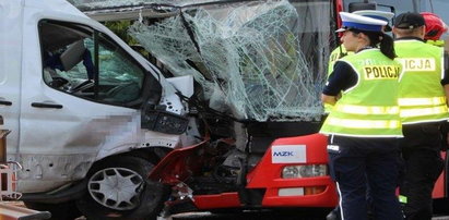 Bus zderzył się z autobusem. Ranni pasażerowie