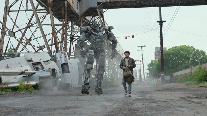 Anthony Ramos in the movie "Transformers: Beast Awakens"