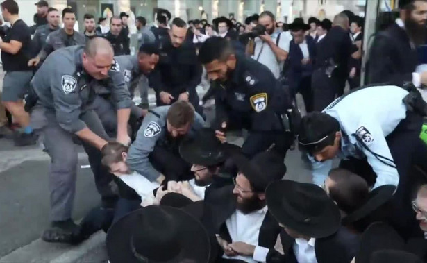 Bójka ortodoksyjnych Żydów z policją. To protest przeciw poborowi do wojska