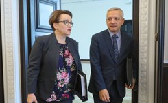 Mazurek do Zalewskiej w RMF FM: Jak się mówi - 'półtora roku' czy 'półtorej roku'?