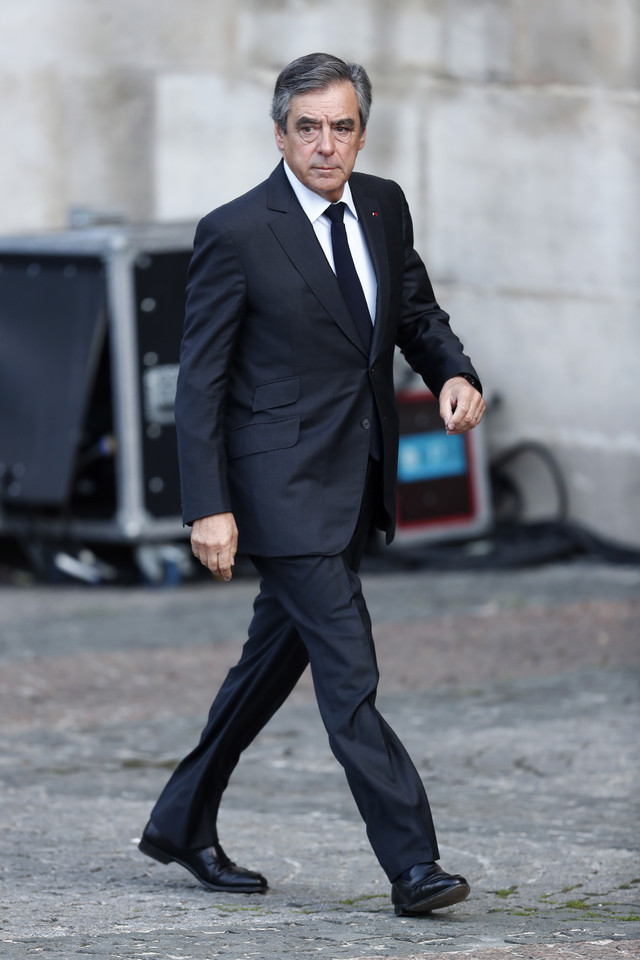 Były premier Francji Francois Fillon podczas uroczystości pogrzebowych 