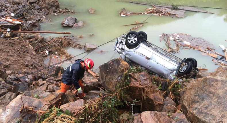 Rescuers pull 15 out from China landslide, 32 missing