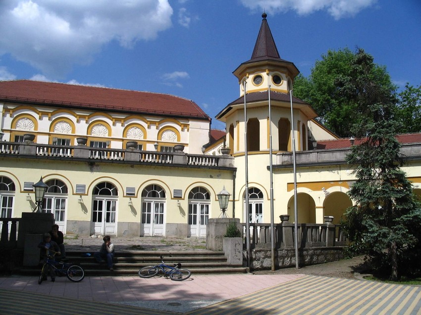 Kur-salon banje Koviljače - ovde se nalazila prva kockarnica na Balkanu