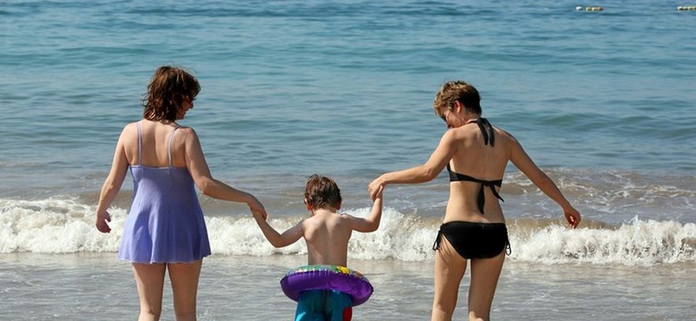 Coraz więcej gejów i lesbijek adoptuje dzieci