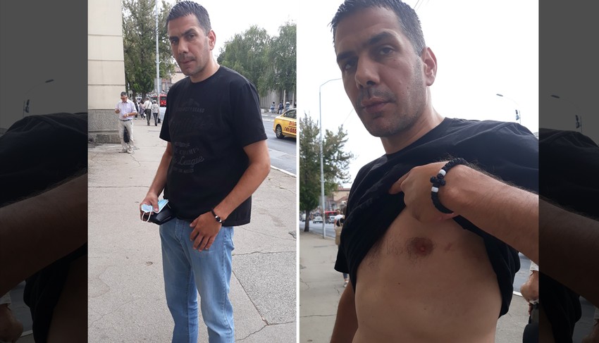 Nenad Mitrović iz Beograda pokazuje gde ga je Mikić ubo nožem