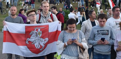 Manifestacja przed gmachem telewizji państwowej. "Chcemy prawdy!"