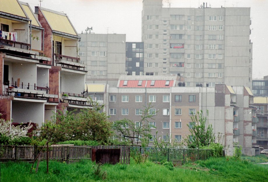 Blokowisko z połowy lat 90. (na zdjęciu Tychy)