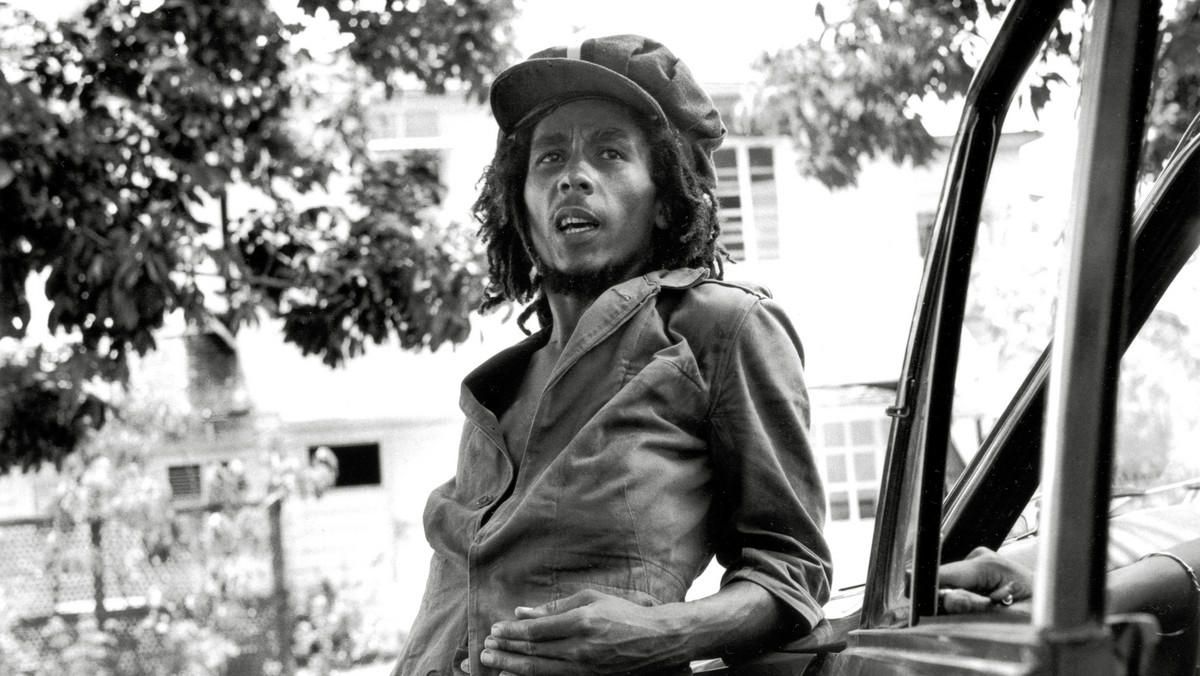Bob Marley jest postrzegany przez świat jako uosobienie buntowniczego ducha narodu jamajskiego. Nie bez powodu, gdyż był on prawdziwym bohaterem, w klasycznym, mitologicznym pojęciu tego słowa. Mimo że właściwie zaczynał od zera, mając jako jedyne wsparcie swoją religię, z wielką wytrwałością poświęcił się głoszeniu proroczego przesłania.
