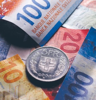 Czy frankowicz musi zapłacić PIT od kwoty otrzymanej od banku za odstąpienie od dochodzenia roszczeń