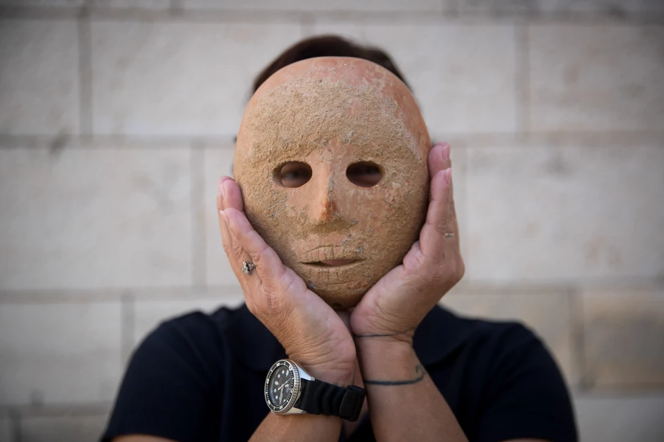 Retka praistorijska kamena maska, koja datira iz perioda pre-keramičkog neolita B (PPNB) pre 9.000 godina