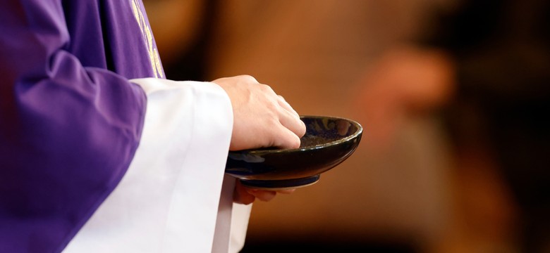Ilu Polaków chodzi do kościoła? Zaskakujące dane [RAPORT]
