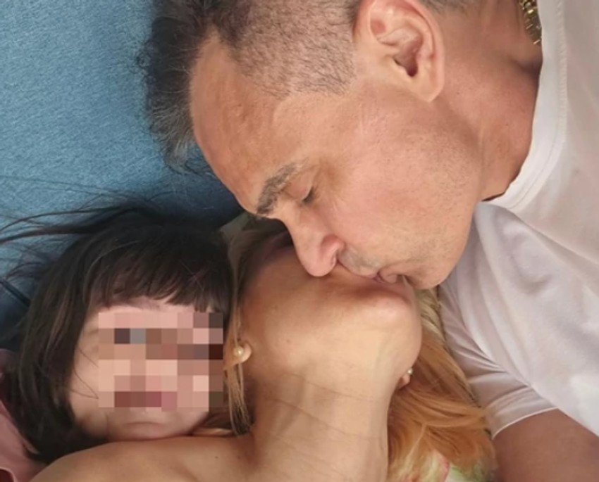 Jovana Jeremić sa ćerkom i dečkom