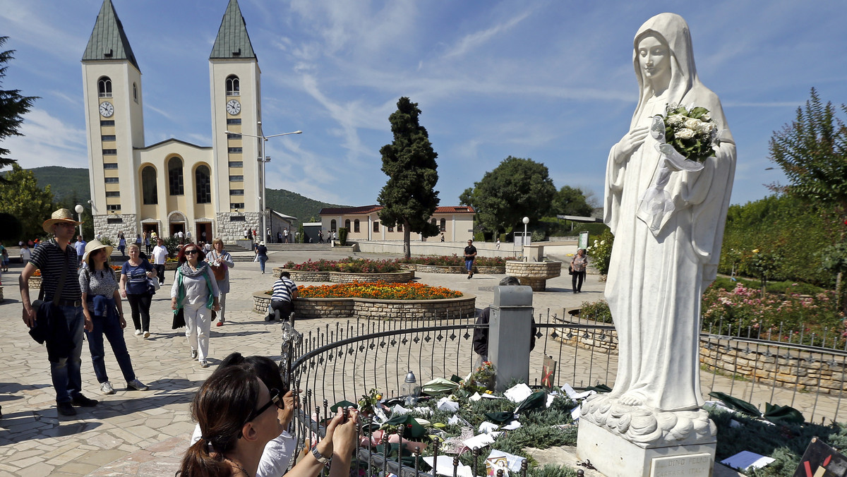 Specjalny wizytator apostolski przy parafii w Medjugorje w Bośni i Hercegowinie arcybiskup Henryk Hoser ogłosił, że tamtejsze sanktuarium zostanie powiększone ze względu na rosnącą liczę pielgrzymów. Podkreślił, że miejsce to znają ludzie na całym świecie.