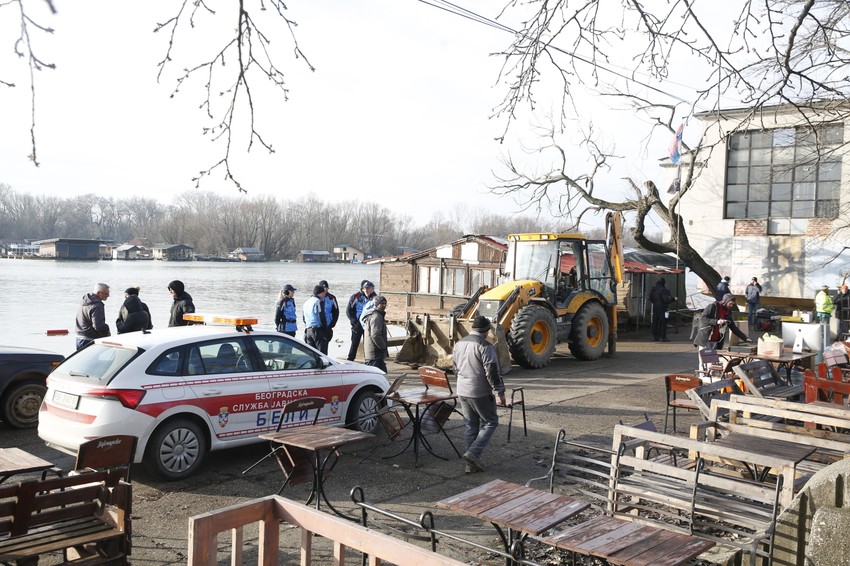 Pripadnici Belih su i dalje na licu mesta