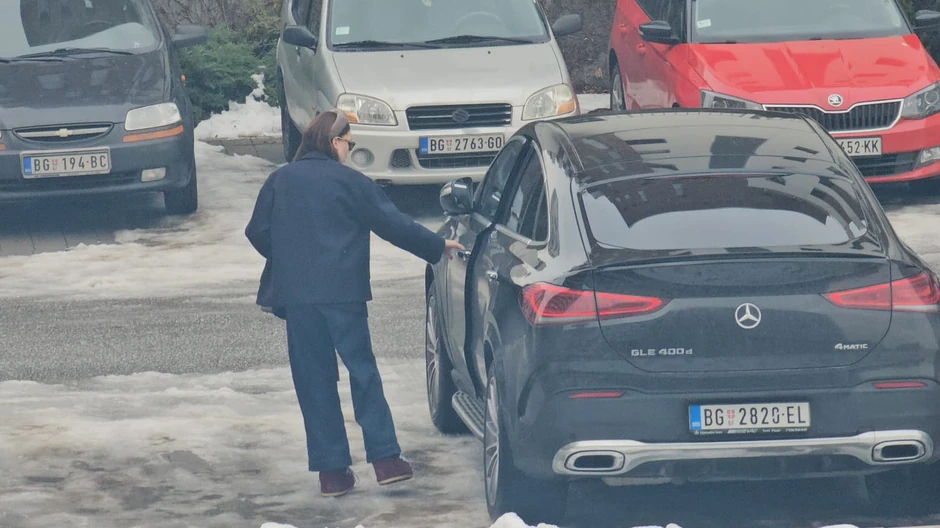 Iva Grgurić na ulici bez šminke