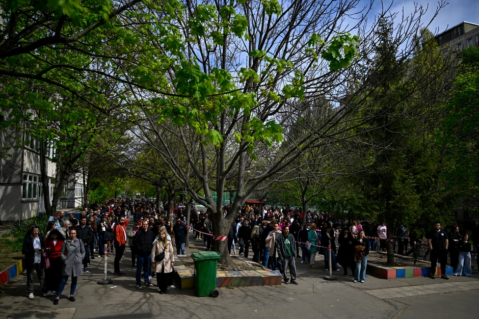 Red za glasanje na izborima u Budimpešti u Mađarskoj 12. aprila