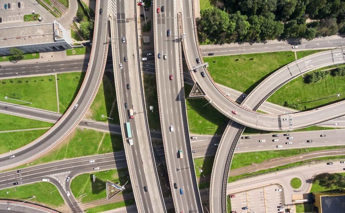 Dokładnie 3730,7. Tyle kilometrów dróg szybkiego ruchu mamy. W tym 1638,5 km autostrad oraz 2092,2 km ekspresówek.