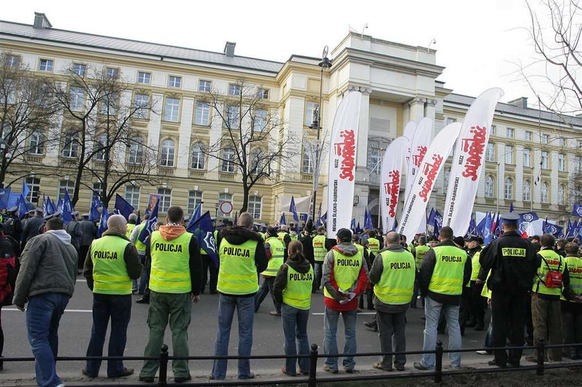 Policjanci protestują w Warszawie