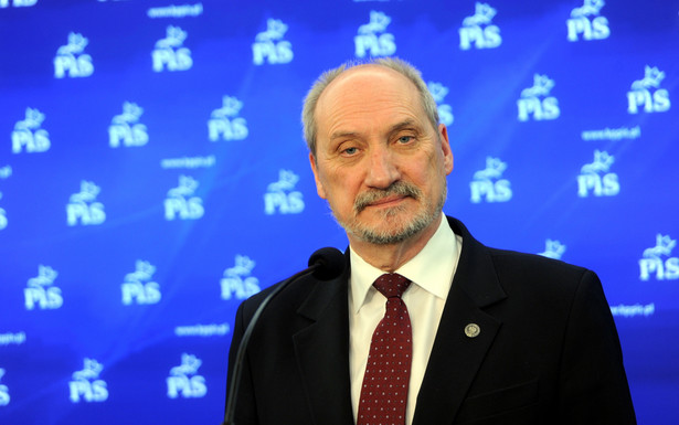 Macierewicz: Żołnierz musi wiedzieć, kto nim dowodzi