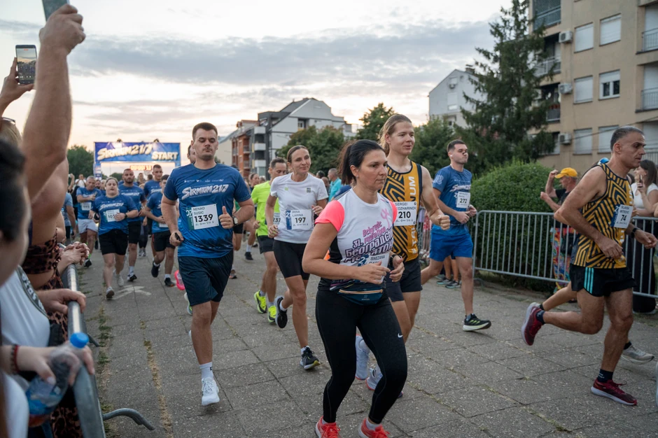Ova manifestacija spojila je sport, humanost i zajedništvo kroz polumaratonsku trku na 21 kilometar i rekreativnu trku na 7 kilometara