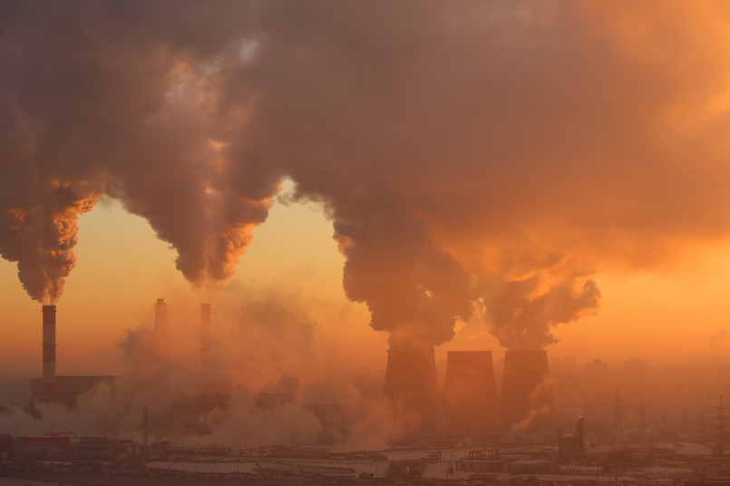 Obecnie ten cel wynosi 40 proc. Bruksela podkreśla, że przez koronawirusa nie zrezygnuje ze swoich ambicji klimatycznych.