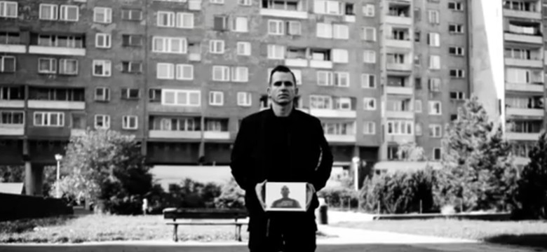 Raper W.E.N.A. czyści swoje konta w mediach społecznościowych i pyta: Pamiętasz, skąd pochodzisz? Wiesz kim byłeś? Kim jesteś?