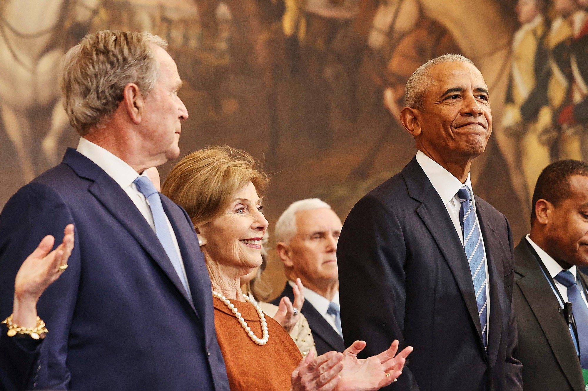 Inaugurácia Donalda Trumpa 2025: Bývalý prezident George W. Bush, jeho manželka Laura Bush a bývalý prezident Barack Obama.