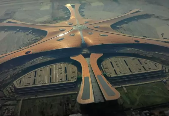 W Chinach otwarto gigantyczne lotnisko -"rozgwiazdę". Bezpośrednie loty z Polski już pod koniec października
