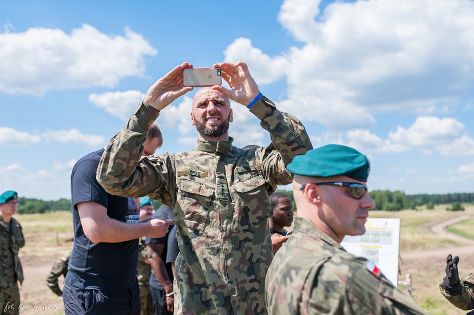 
Marcin Gortat odwiedził żołnierzy z Giżycka